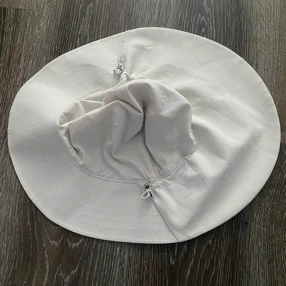 NWOT Lululemon Cinchable Wide Brim White Hat - M/L - Picture 3 of 7